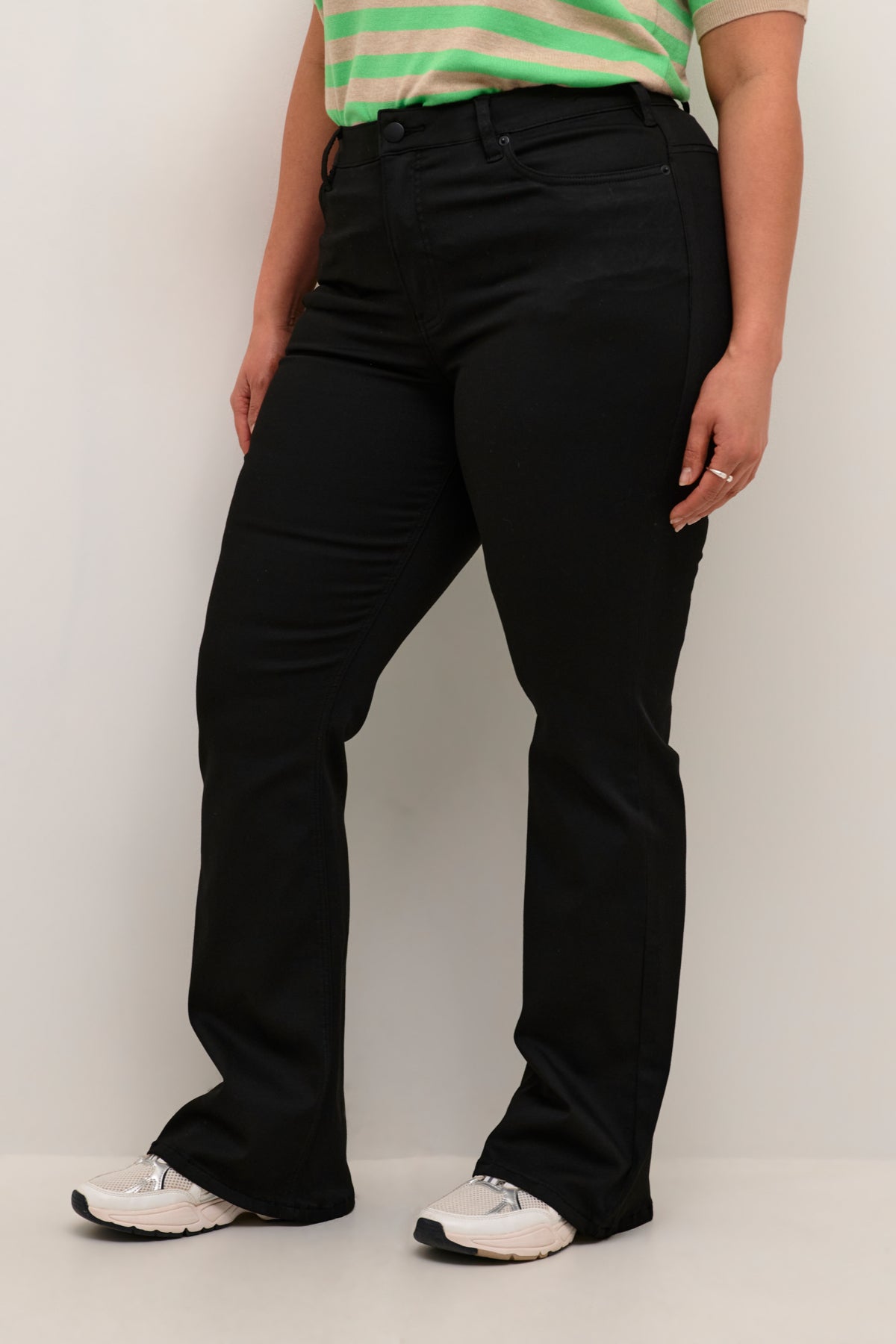 Dina Bootcut Jeans