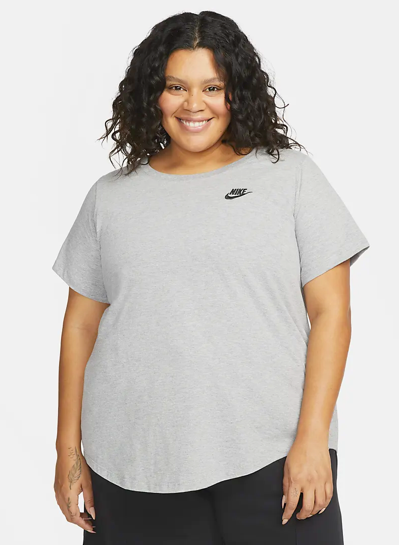 Club Essentials Stutterma - The Nike Tee