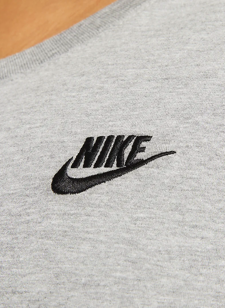 Club Essentials Stutterma - The Nike Tee