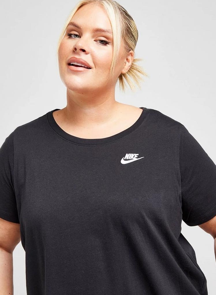 Club Essentials Stutterma - The Nike Tee