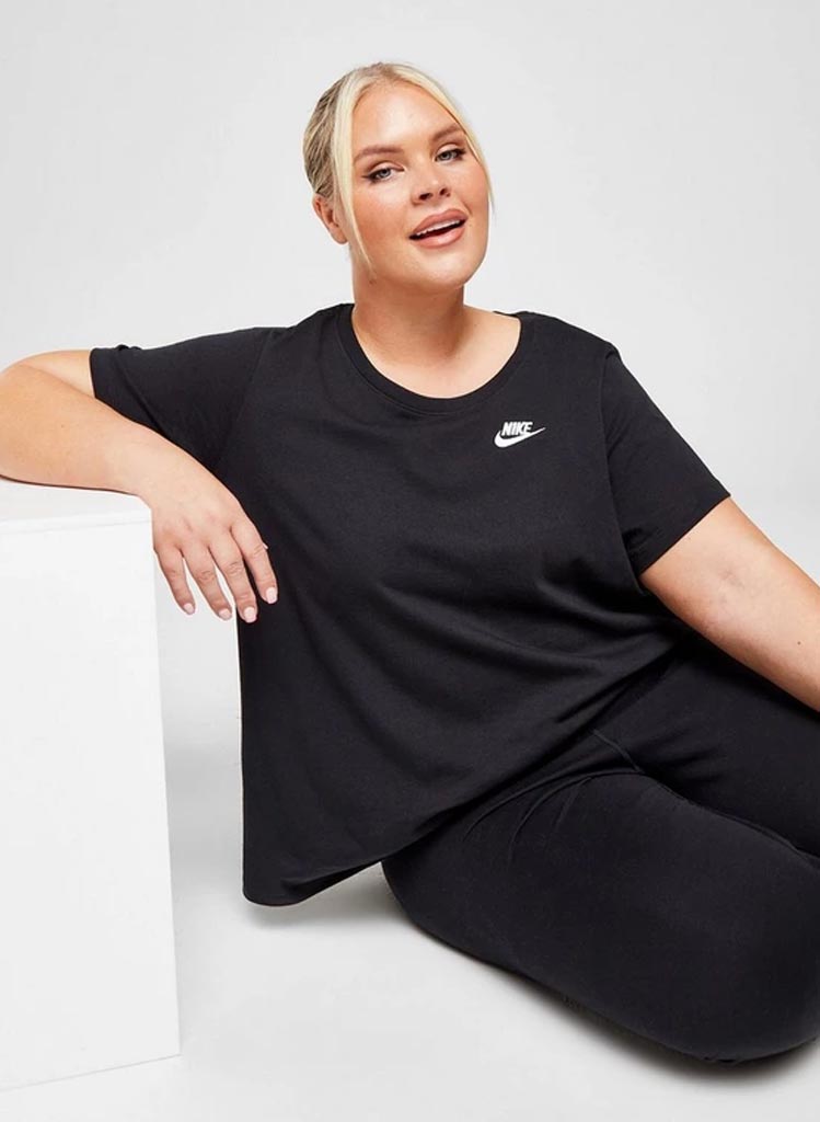 Club Essentials Stutterma - The Nike Tee